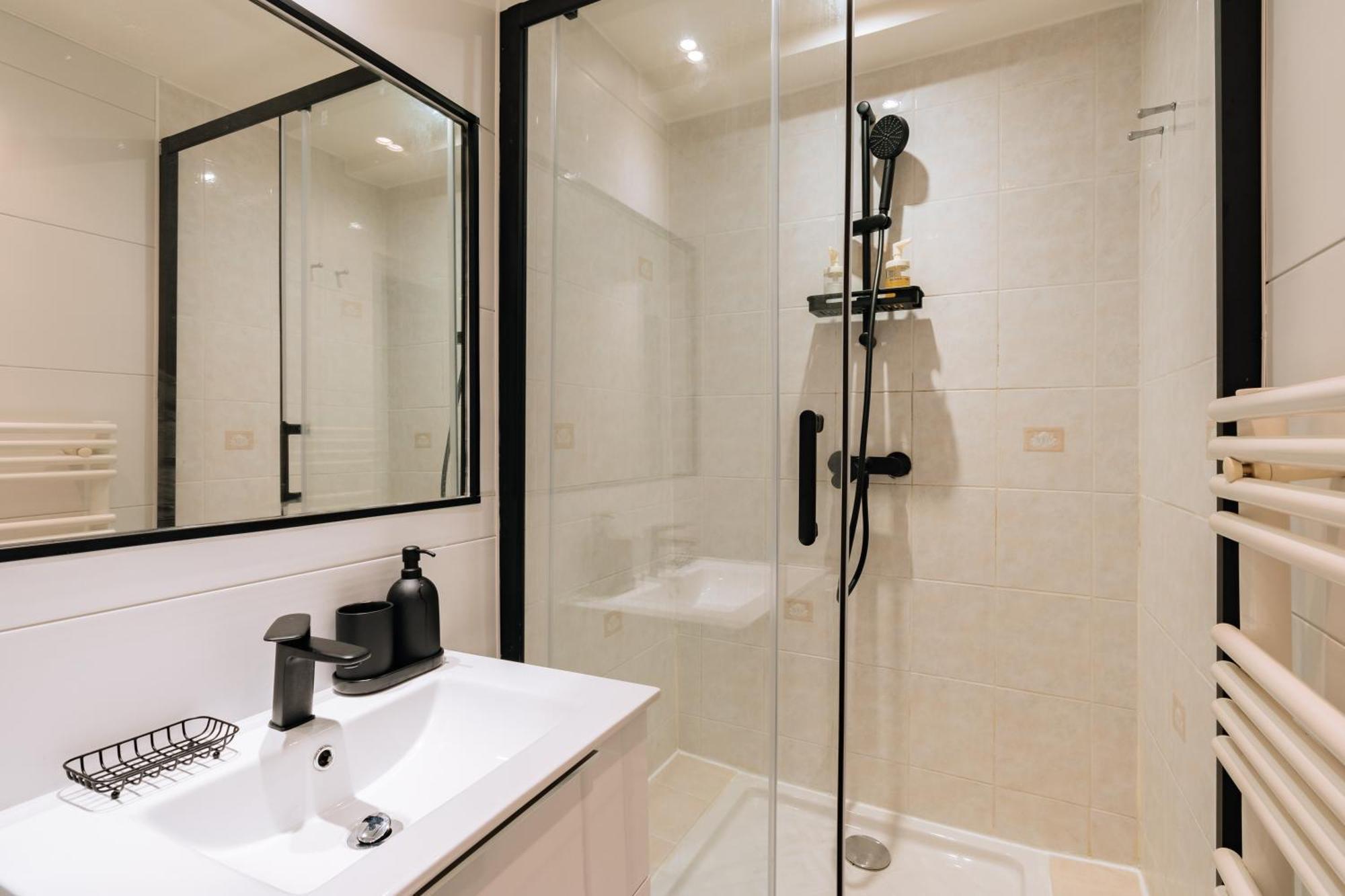 Chic & Stylish 1Bd Apart Louvre-Rivoli! Apartment Paris Bagian luar foto